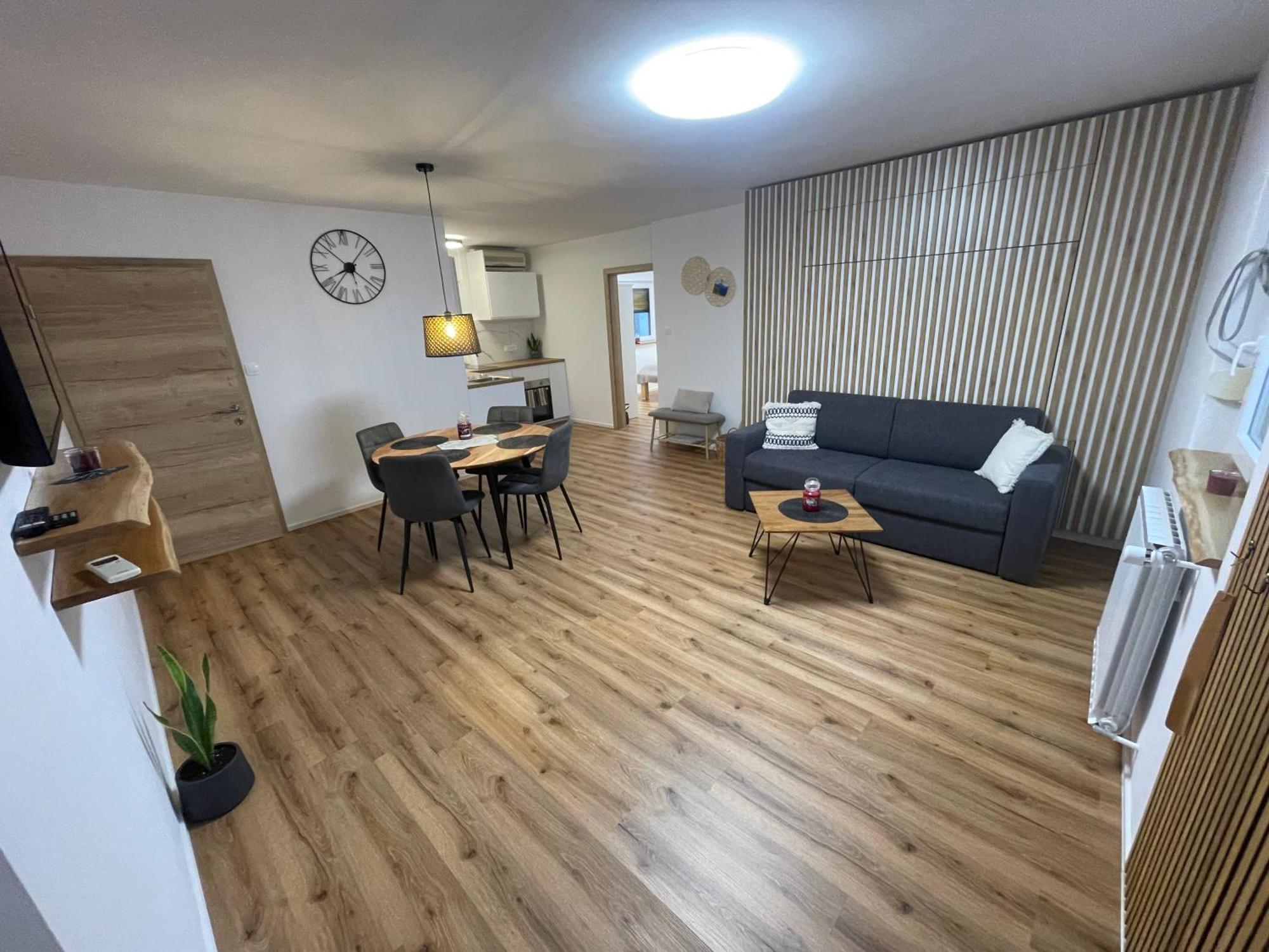Apartma Guide 360 โบเว็ก ภายนอก รูปภาพ