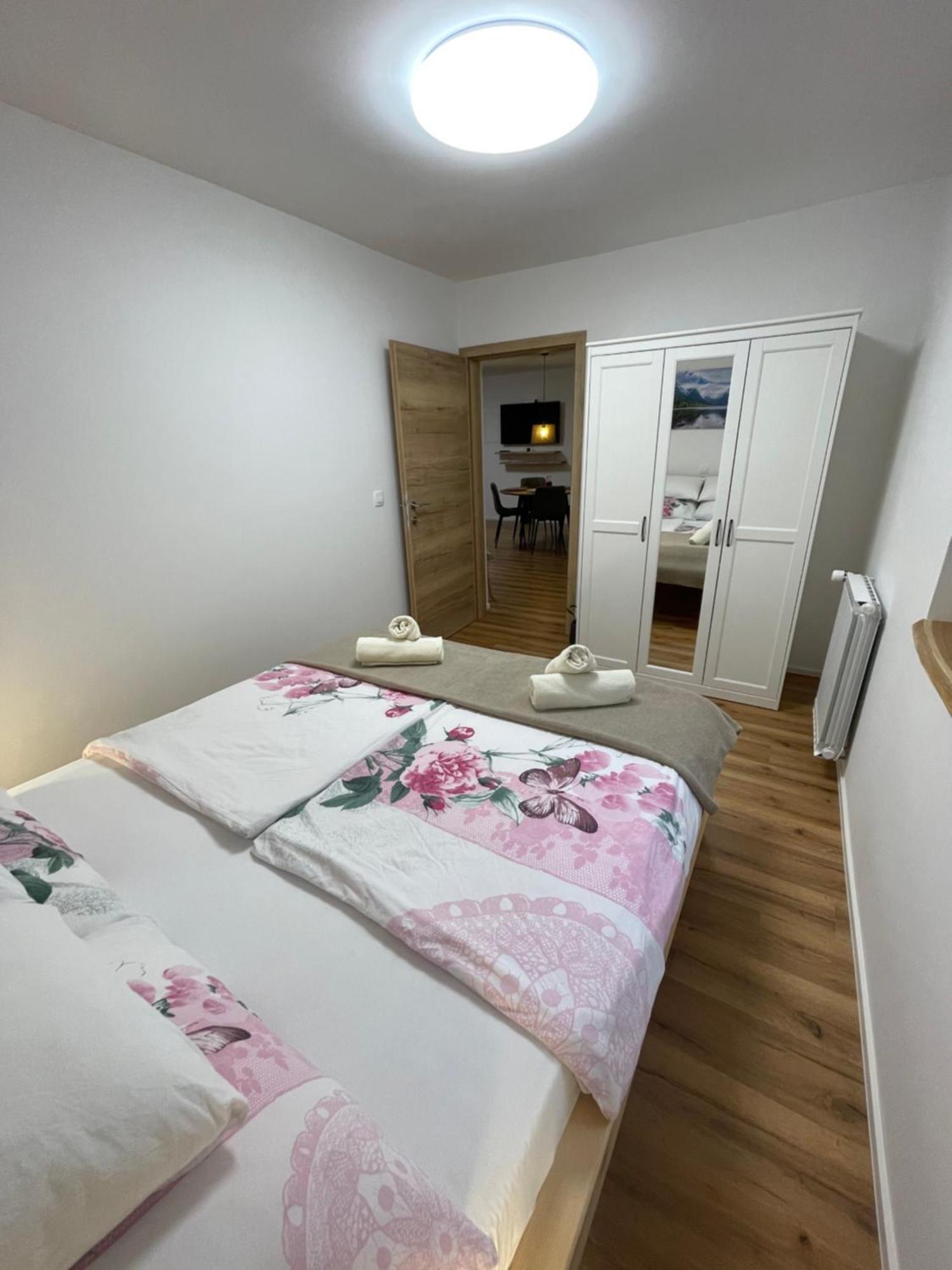 Apartma Guide 360 โบเว็ก ภายนอก รูปภาพ