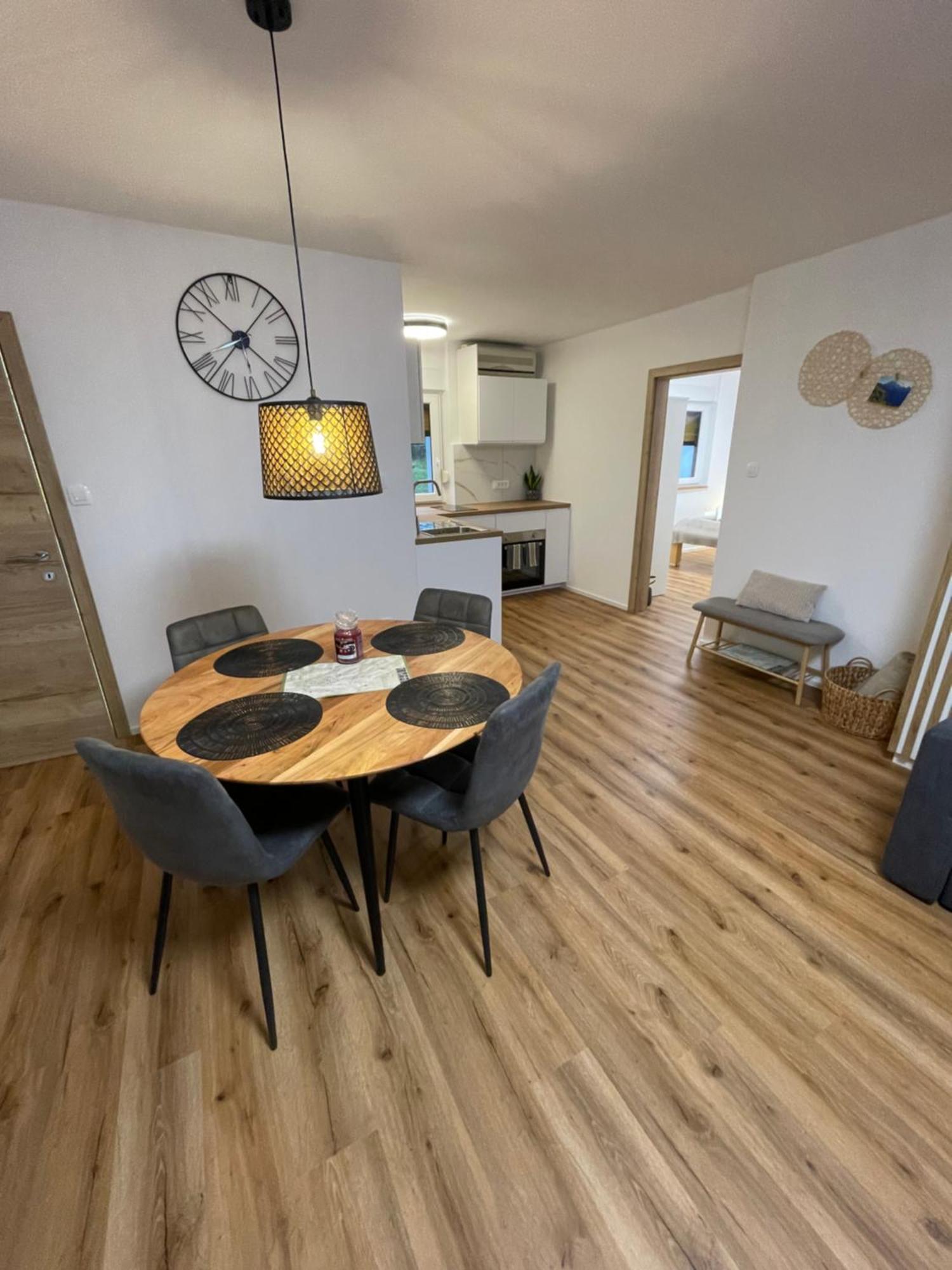 Apartma Guide 360 โบเว็ก ภายนอก รูปภาพ